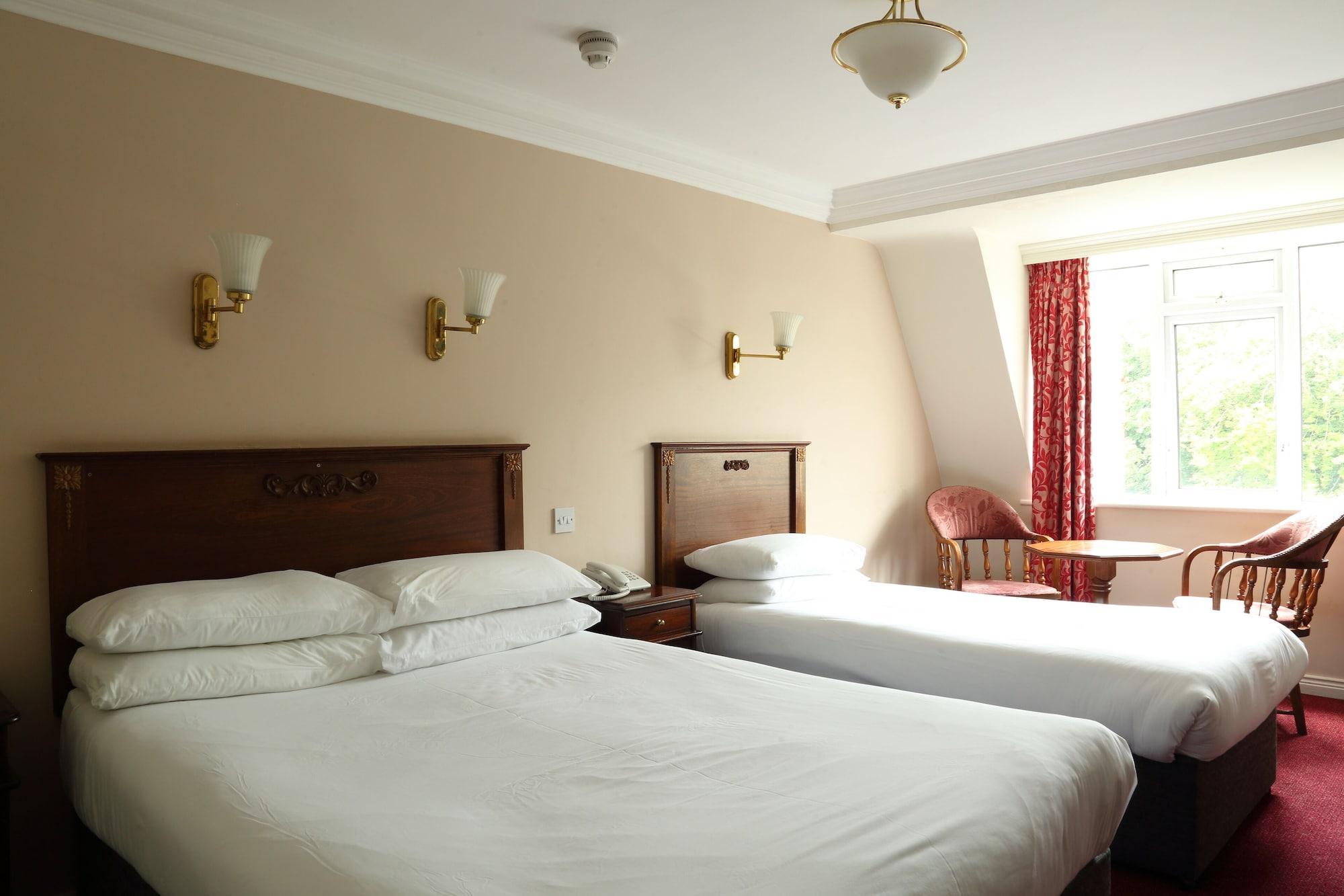 Donegal Town Abbey Hotel Donegal מראה חיצוני תמונה
